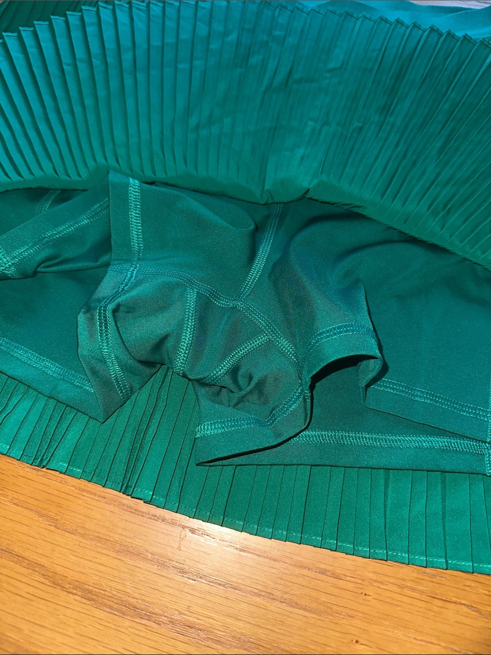 GapFit Women's Emerald Green Pleated Skort - Picture 4 of 4